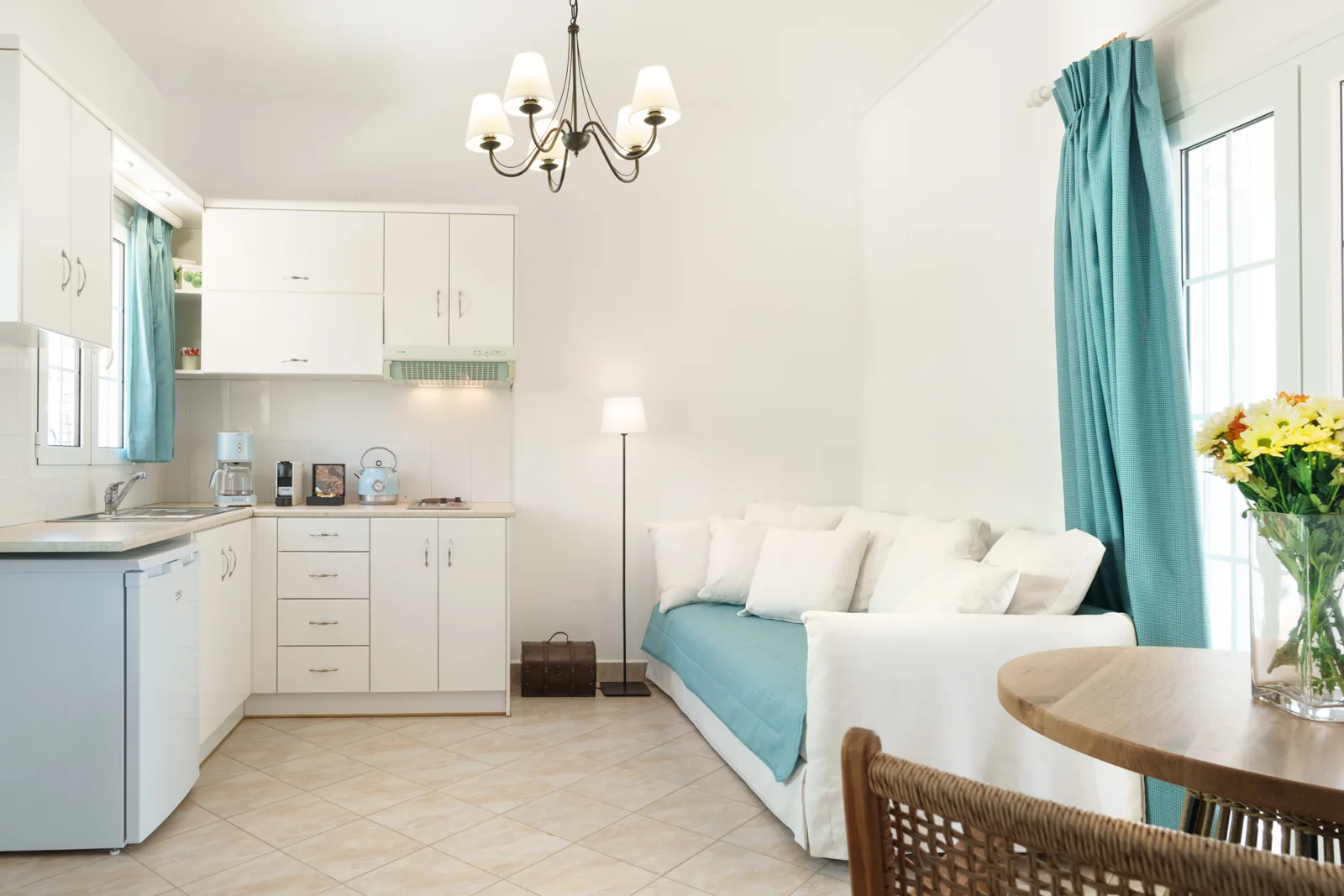 Junior Suite Small: Kitchen and dining area