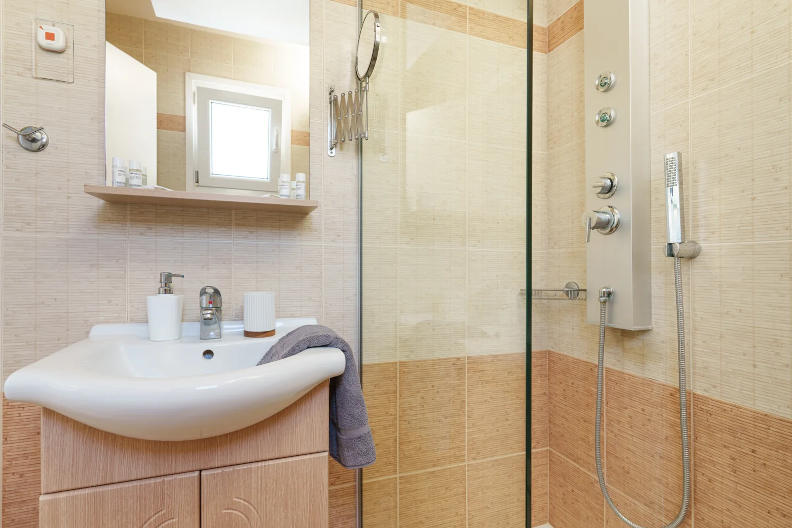 Junior Suite Small: Bathroom
