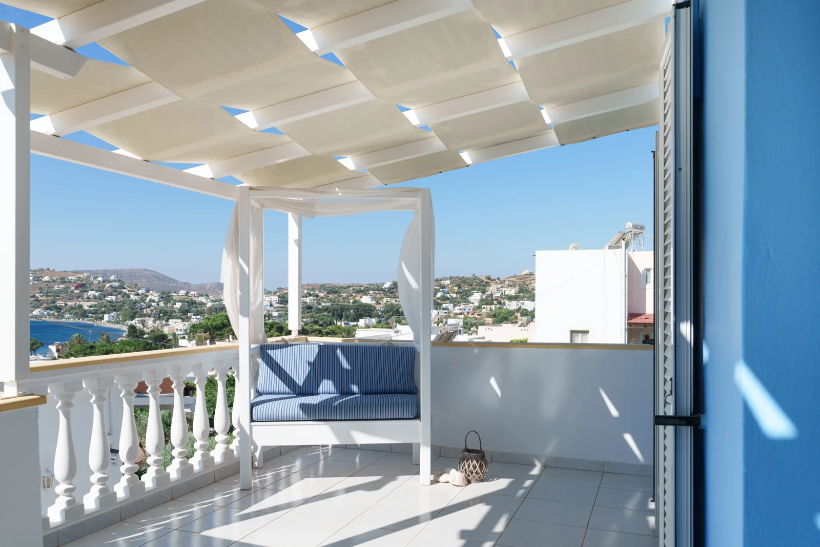 Junior Suite Small: Terrace and view