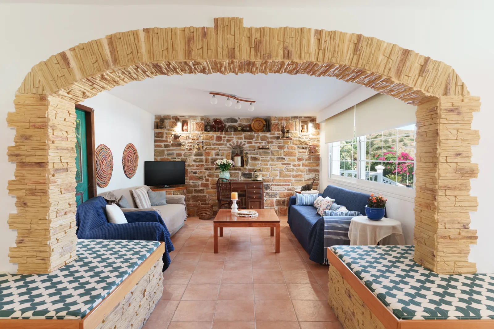 Traditional House: Living and dining area