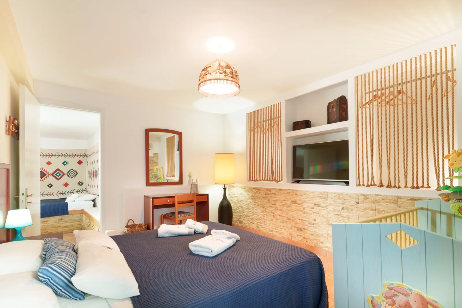Traditional House: Bedroom