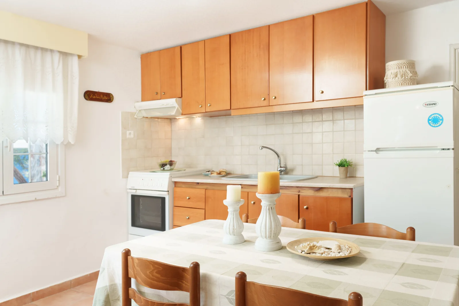 Traditional House: Kitchen