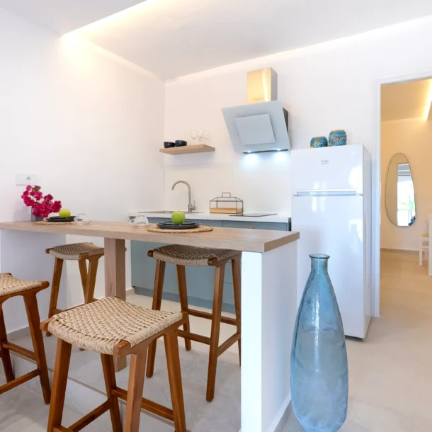 Deluxe Apartment: Kitchen and dining area