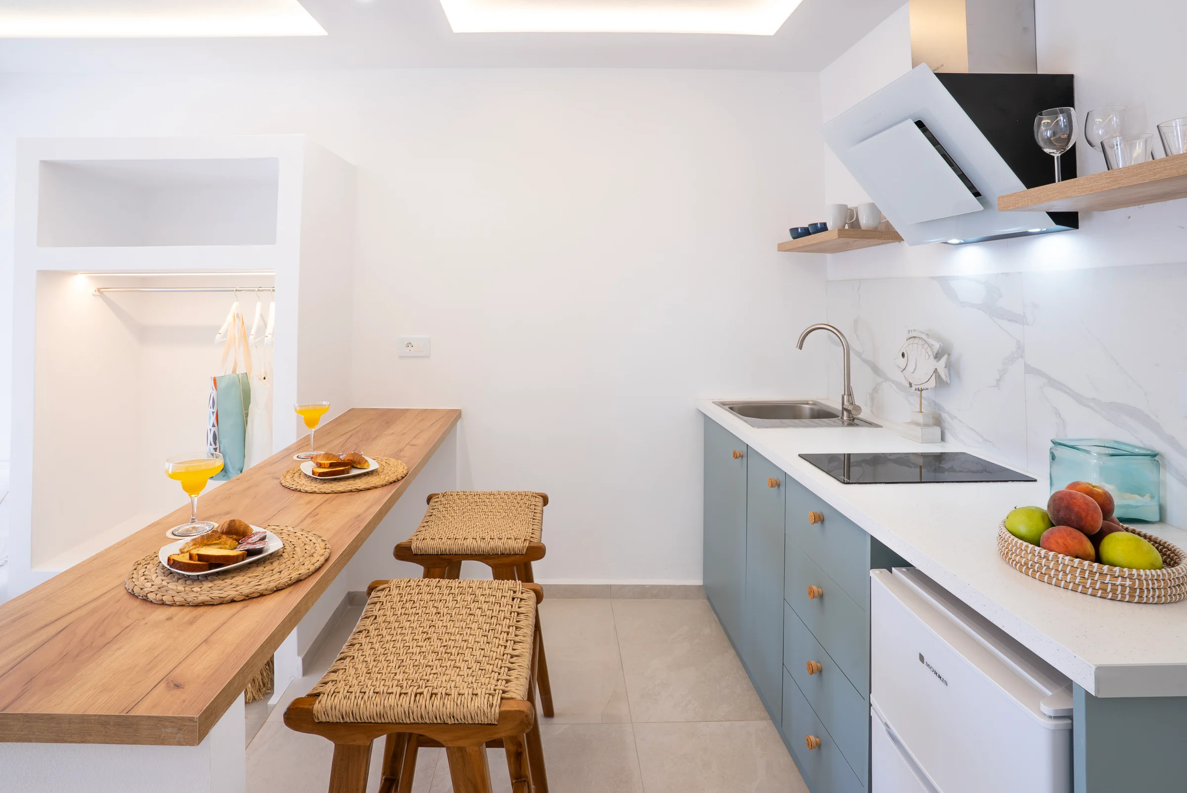 Double Superior: Kitchenette and dining area