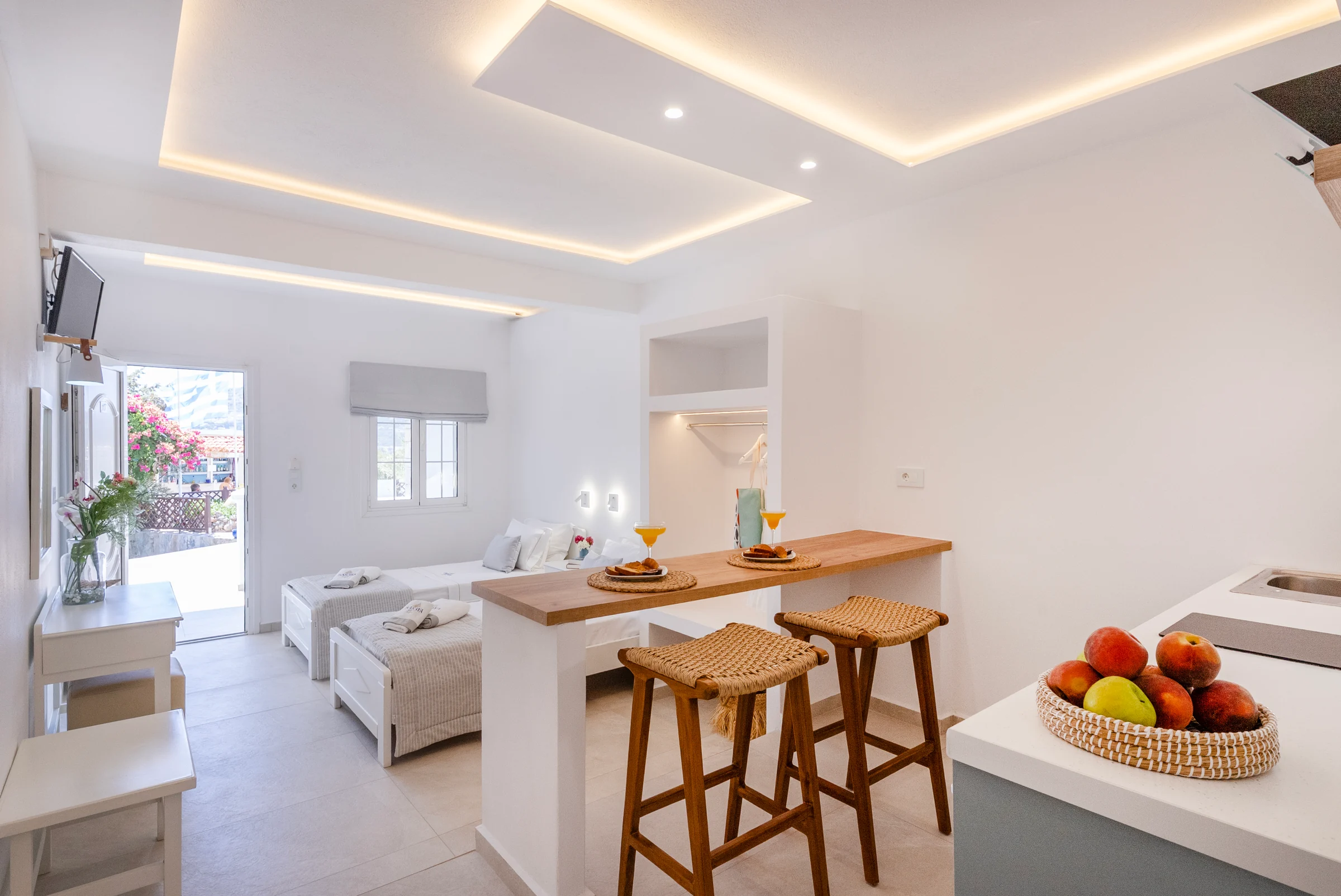 Double Superior: Room and dining area
