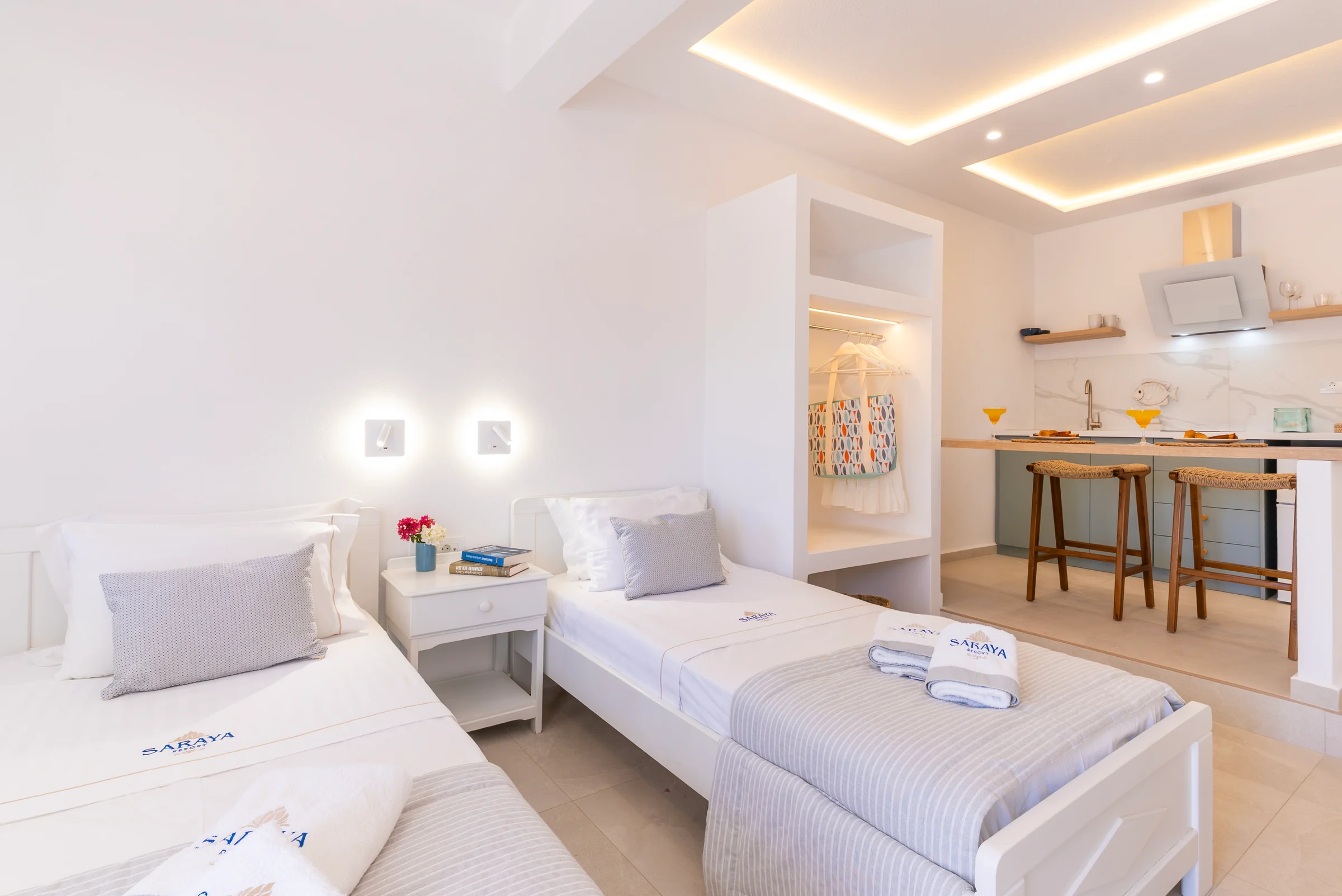 Double Superior: Bedroom and dining area