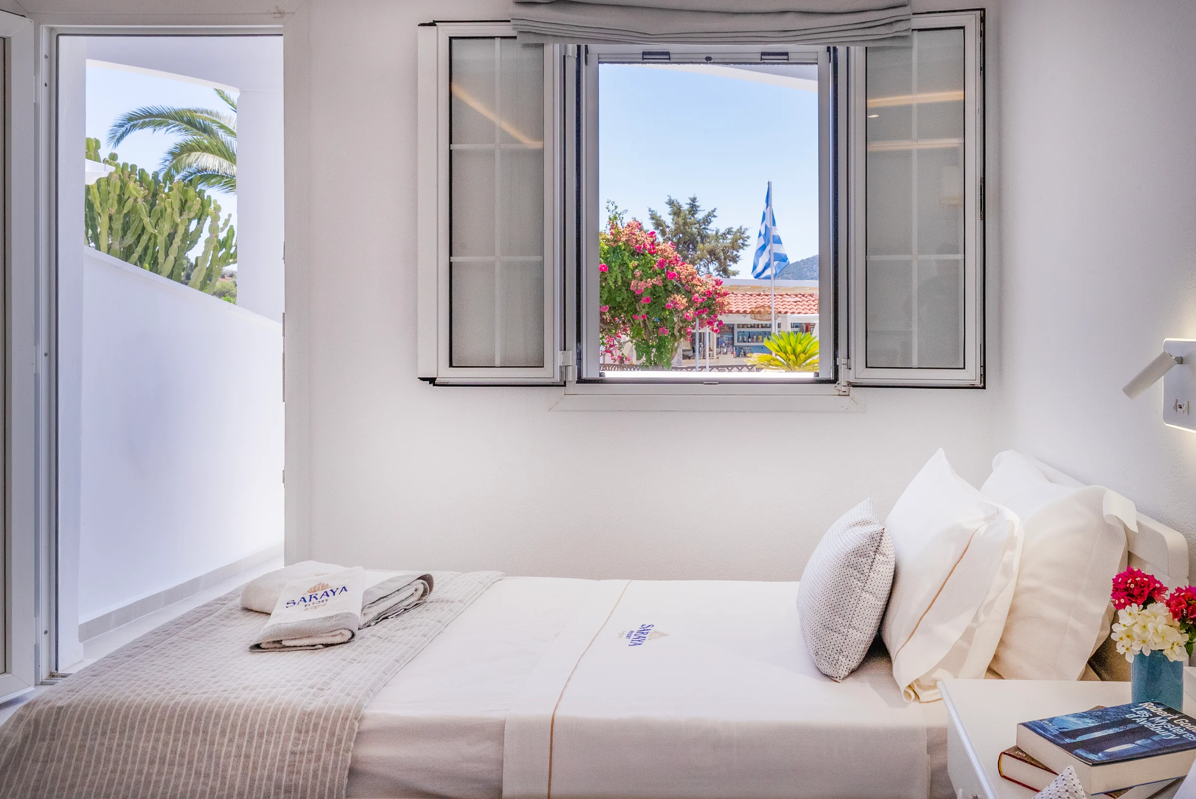 Double Superior: Bedroom window