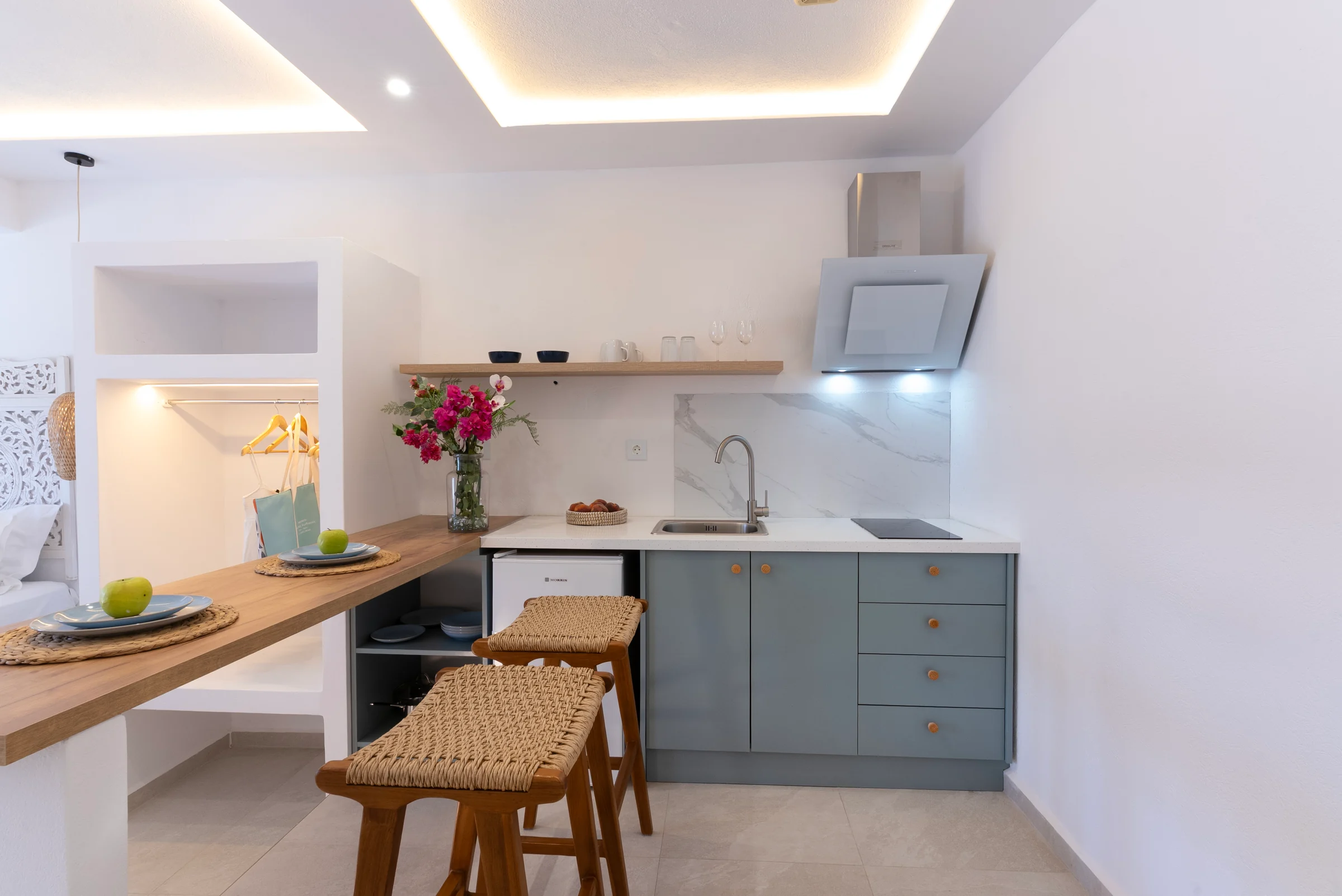 Double Superior: Kitchen and dining counter