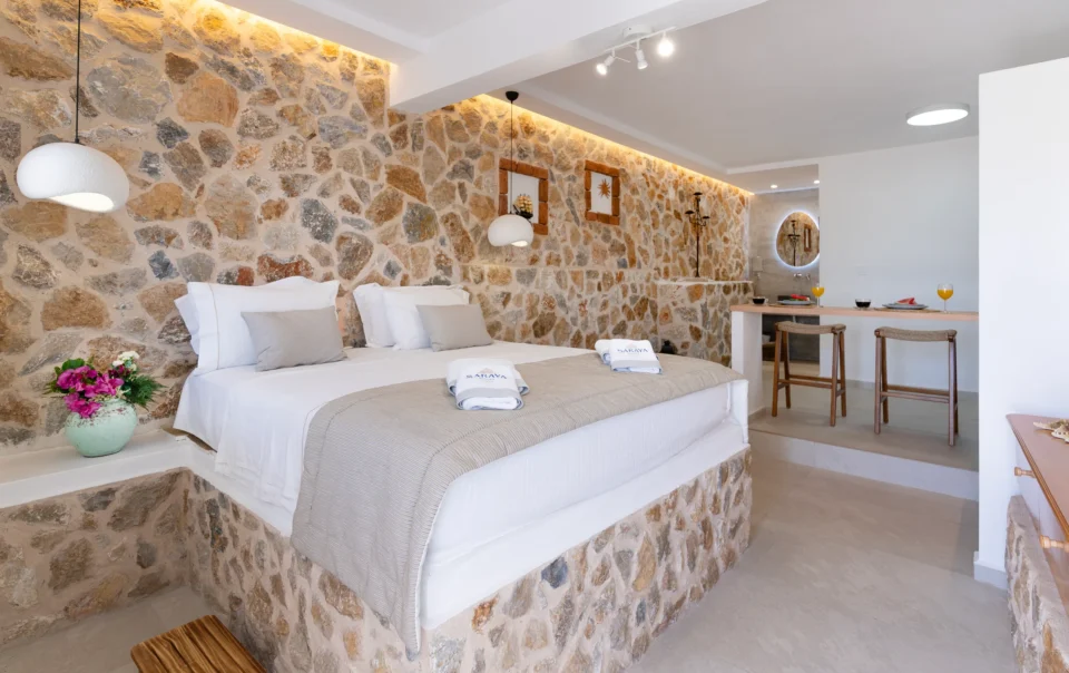 Double Superior: Stone-accent double bedroom