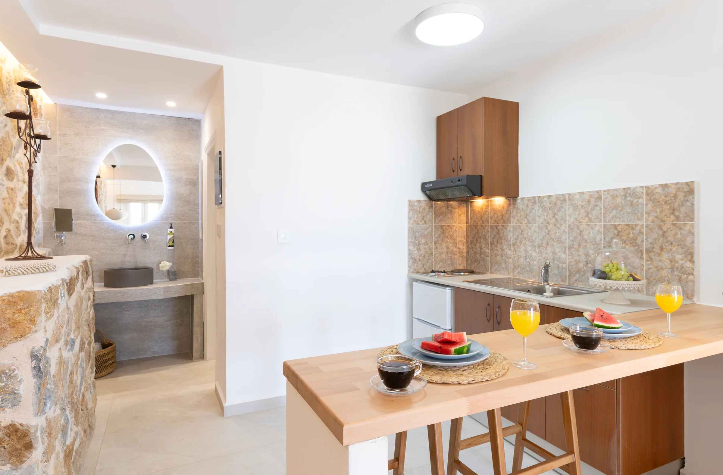 Double Superior: Kitchen and breakfast counter