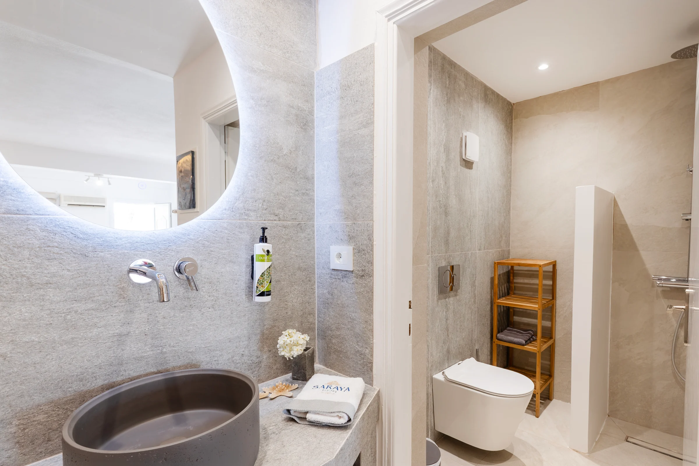 Double Superior: Bathroom and shower